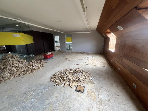 Vergaderzaal maken kantoor te Waregem, Afwerkingsbedrijf te Waregem, Schrijnwerk Waregem, Schrijnwerk Kruisem, Schrijnwerk Vichte, Schrijnwerk Nazareth, Schrijnwerk Deinze, Afwerkingsbedrijf Deinze, Afwerkingsbedrijf Zulte