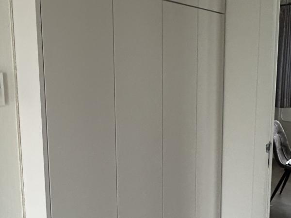 Leveren/plaatsen maatkasten Waregem, Wielsbeke, Oostrozebeke, Zulte, Olsene, Wontergem, Dentergem, Vinkt, Deinze, Nazareth, Harelbeke, Gent, Kortrijk, Machelen, Deerlijk, Vichte, Anzegem, Sint-Eloois-Vijve, Sint-Baafs-Vijve, Interieur op maat